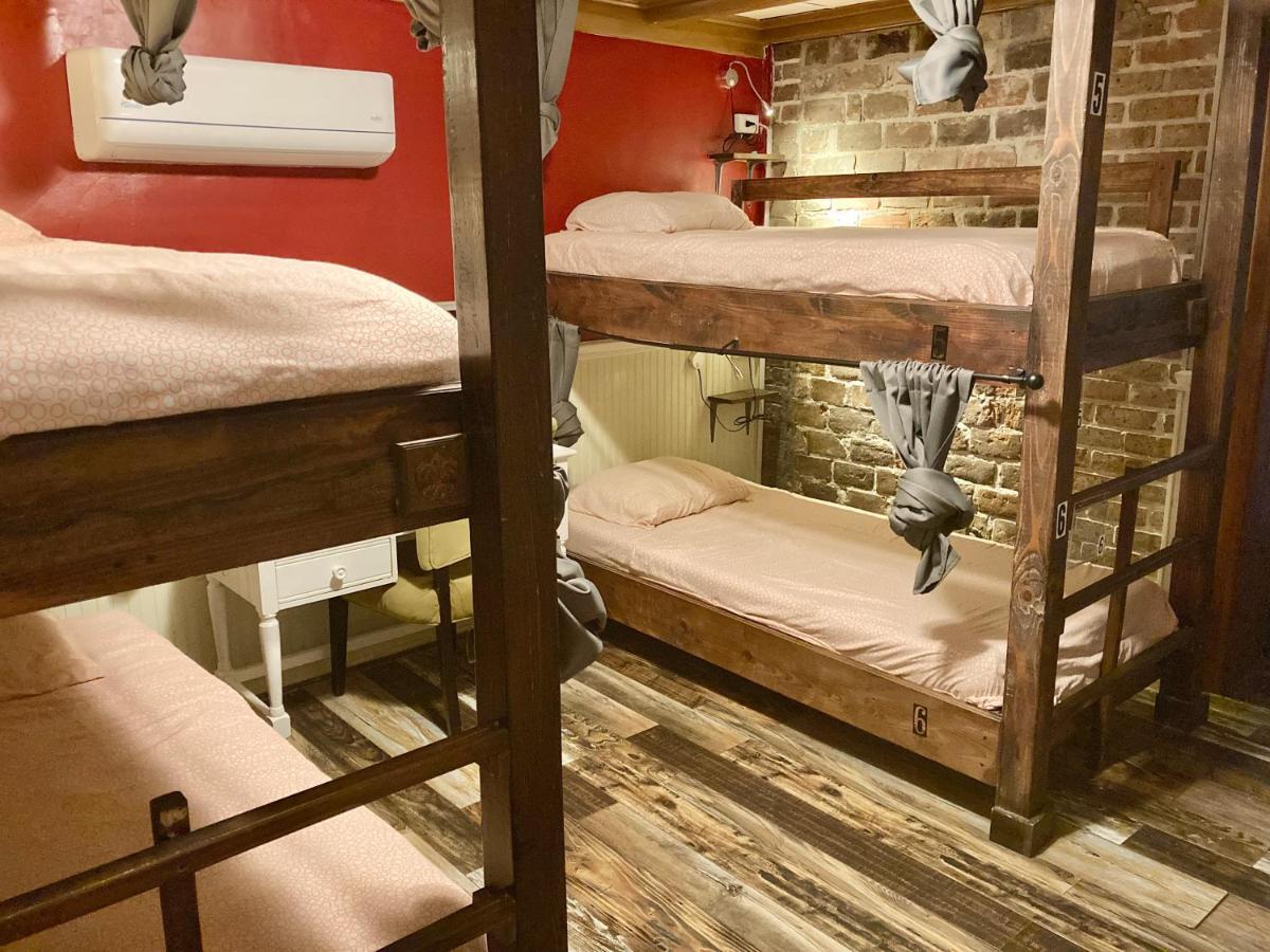 Bed 8 Bed Female Dormitory Room Ensuite Bathroom