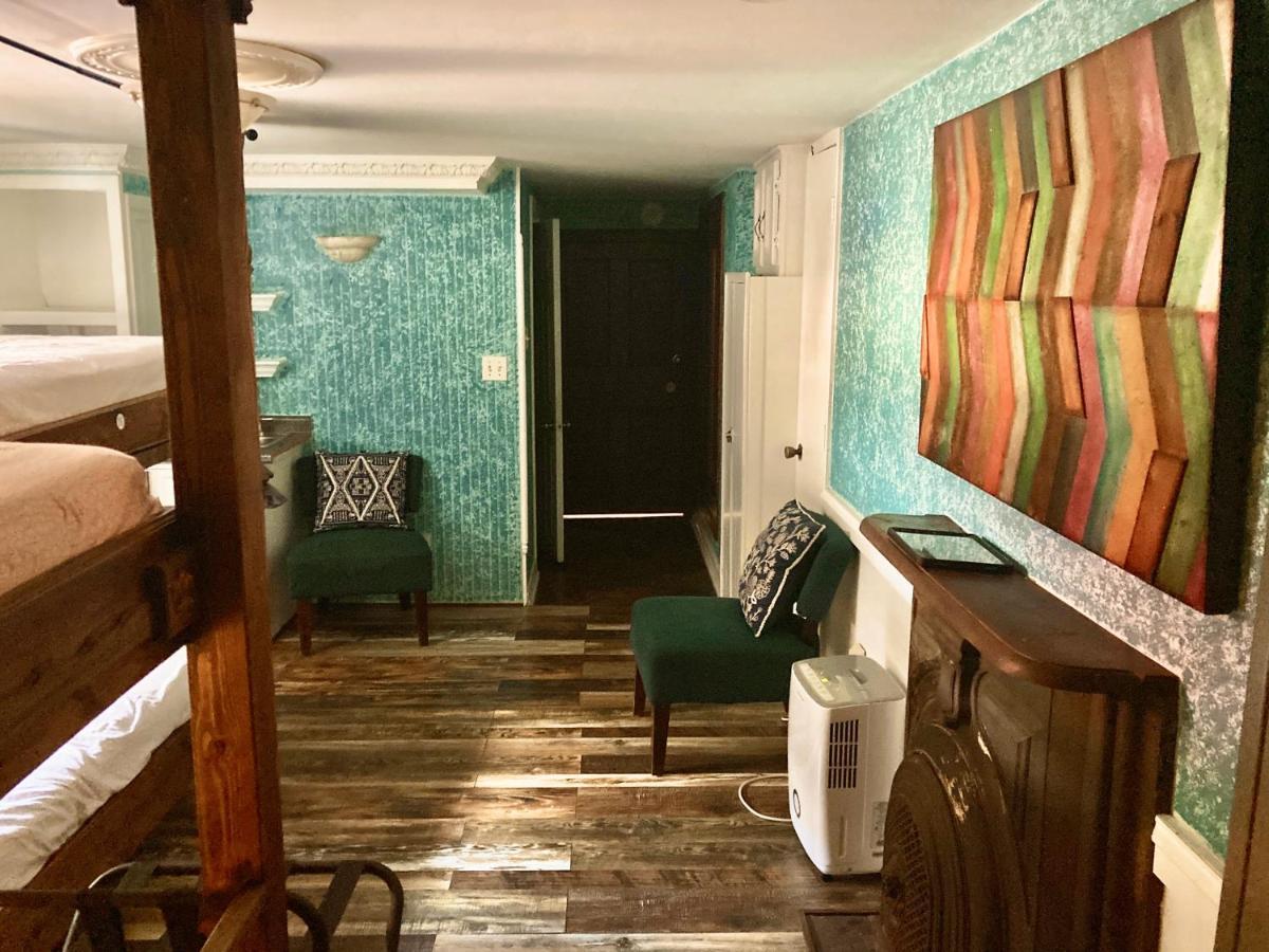 Bed 8 Bed Female Dormitory Room Ensuite Bathroom