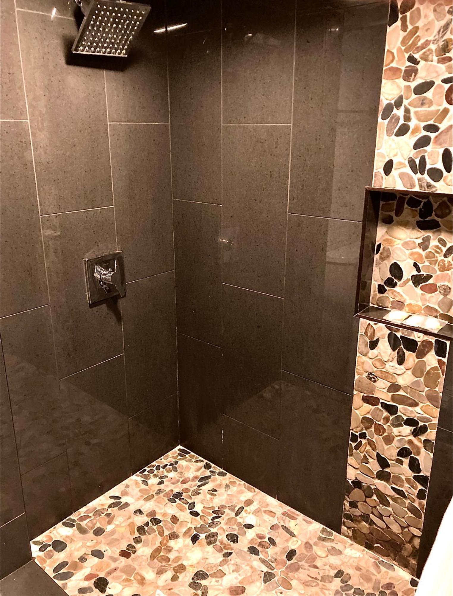 Bed 8 Bed Female Dormitory Room Ensuite Bathroom